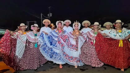 Patronato del Festival de la Mejorana cuestiona la desorganización del desfile de las Mil Polleras