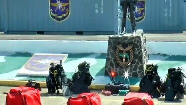 Buzos de la Aeronaval decomisan 125 paquetes de droga