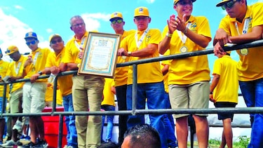 Ovacionan a sus campeones