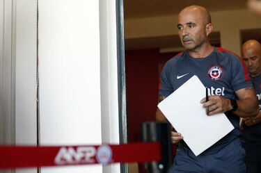 Sampaoli dice que seguirá en Chile