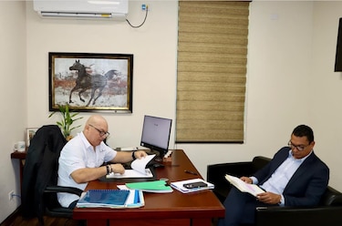 El PRD premia a dos operadores de la descentralización paralela con cargos de dirección