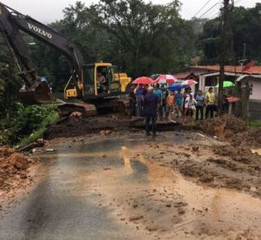 Tres viviendas afectadas por inundaciones en Bique