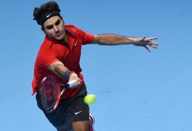Federer vence a Nishikori en la Copa Masters