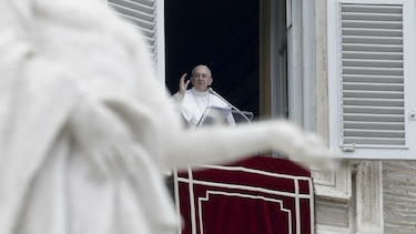 El Vaticano congela fondos