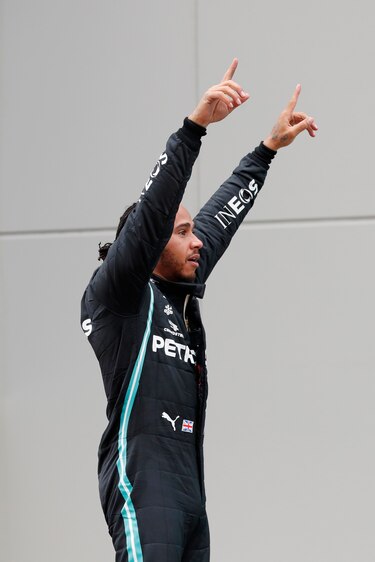Hamilton gana en Turquía e iguala récord de siete títulos mundiales de Schumacher