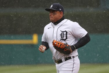 El venezolano Miguel Cabrera abre la temporada con su jonrón 488; Yankees caen ante su público