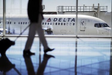 Delta cancela vuelos por tercer día después de tormenta