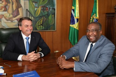 Ministro de Educación de Brasil dimite antes de asumir por mentir en su curriculum