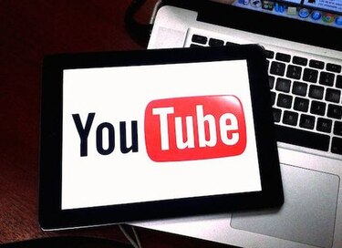 YouTube combate noticias falsas, apoya el periodismo