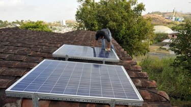 Energía solar toma calor entre  usuarios y generadoras