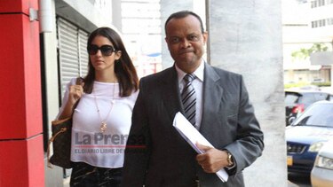 Esposa de Ferrufino concluye indagatoria en la Fiscalía Anticorrupción