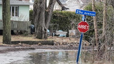 Miles de evacuados y casas bajo el agua por inundaciones en Canadá