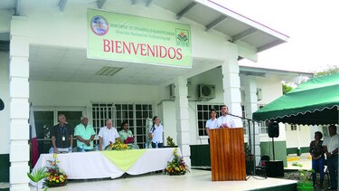 Centro para rastrear la mosca de la fruta