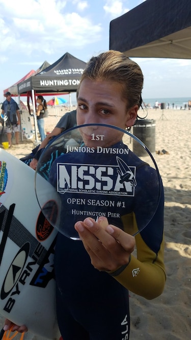 Surfista panameño Tao Rodríguez gana competencia en Estados Unidos