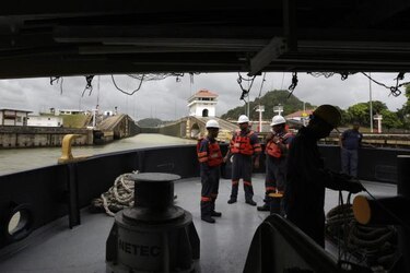 Bancos que financian ampliación del Canal de Panamá visitan la obra