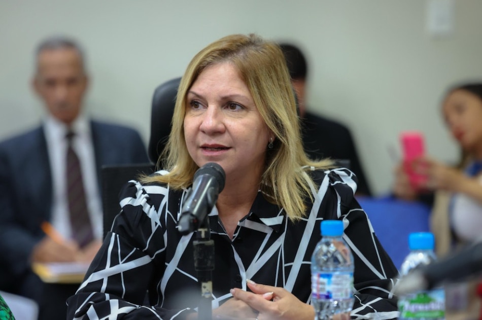 Ministra de Gobierno denuncia manejo irregular de expedientes en Arraiján durante traspaso de jueces de paz