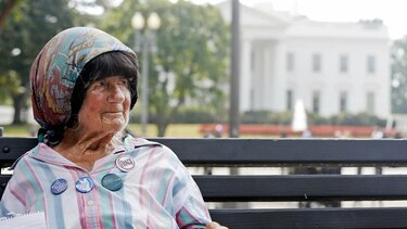 Muere mujer que protestó diariamente durante 30 años frente a la Casa Blanca