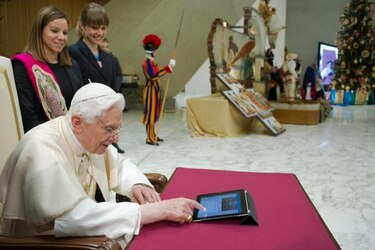 Mexicana acompañó al Papa en su debut en Twitter