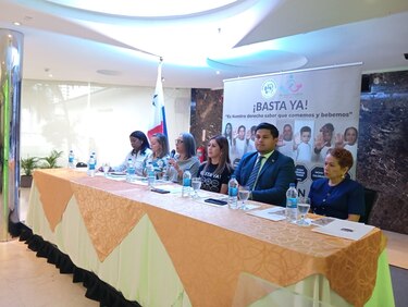 Entregan a diputados más de 15 mil firmas a favor del proyecto de etiquetado frontal 