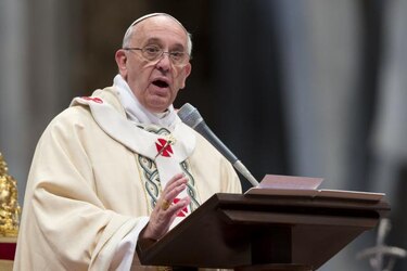 Papa limita el título de monseñor en una medida para simplificar la Iglesia