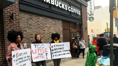 Starbucks cierra cafeterías en Estados Unidos para capacitar empleados