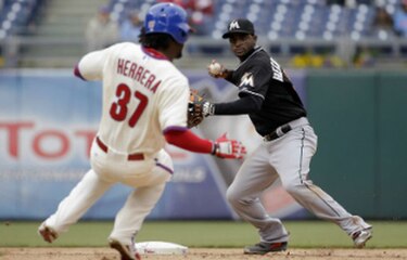 Hechavarría y Prado guían a Marlins a la victoria