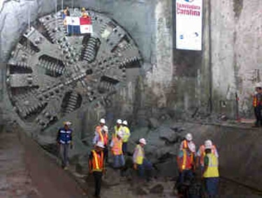 Martinelli: Antes de la Navidad de 2013 los panameños usarán el Metro