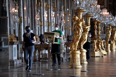 El palacio de Versalles reabre al público, pero sin turistas extranjeros