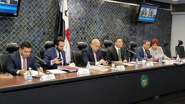 Comisión de Comercio posterga para el próximo lunes análisis de modificaciones a ley de contratación pública