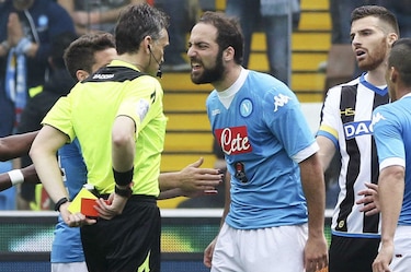 Higuaín es suspendido cuatro partidos, un duro golpe para el Napoli