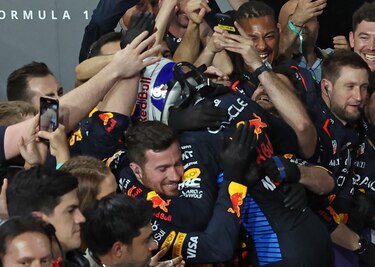 Verstappen gana por delante de Checo Pérez; Alonso finaliza en el quinto lugar