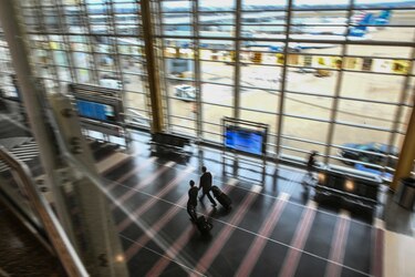 Viajes aéreos en Estados Unidos siguen siendo complicados: otros 2,000 vuelos cancelados