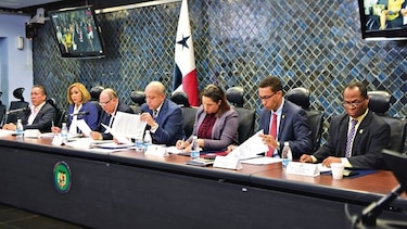 Gremios médicos, en alerta por proyecto de ley sobre estéticas