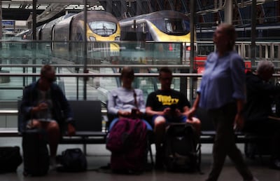 Mejora en los trenes en Francia tras un viernes con 100,000 personas privadas de viaje