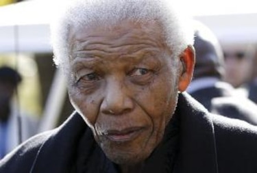 Mandela se acerca al mes hospitalizado entre disputas familiares