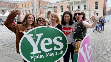 Ministra irlandesa celebra que referendo aprueba el aborto