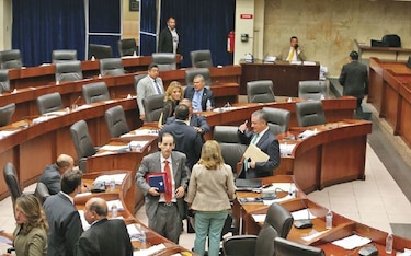 Debaten reformas a ley de carrera administrativa