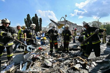 Al menos 23 muertos en un ataque ruso en el centro de Ucrania; Zelenski reclama ‘tribunal especial’