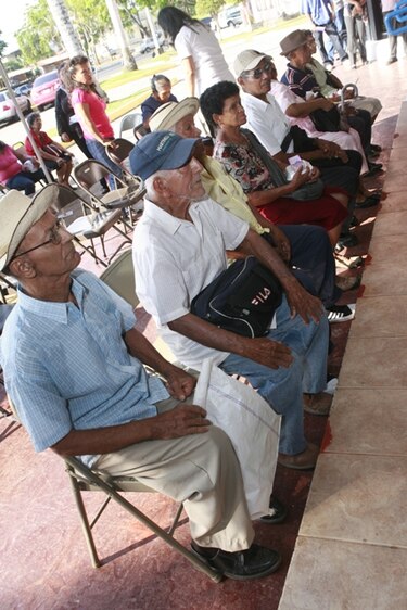 Gobierno afirma que redujo la pobreza en el primer semestre 2012