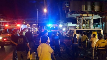Tres heridos en accidente entre 'busito pirata' y un vehículo 'pick-up' en el Parador