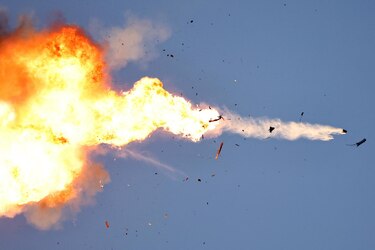 Un mes después, Hizbulá venga a su máximo comandante con cientos de drones y cohetes