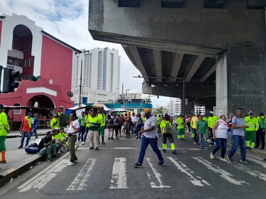 Cuarto día de huelga: recolección de la basura en la ciudad es intermitente