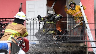 Incendio en El Chorrillo deja un bombero muerto y otro herido