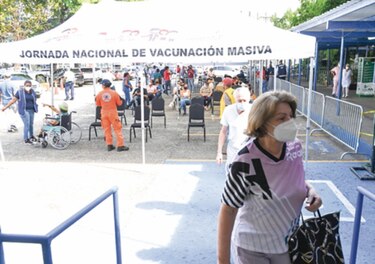 EMA avala vacuna de AstraZeneca; se inmuniza a  287 mil 86 personas