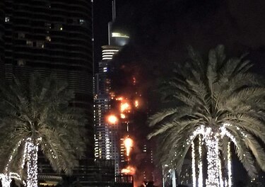 Gran incendio en un rascacielos de Dubái