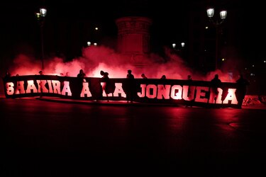 El PSG condena una pancarta de aficionados contra Shakira