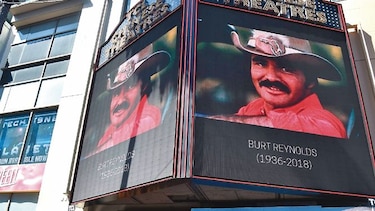 Famosos recuerdan a Burt Reynolds