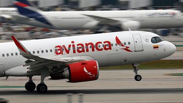 Por qué el combustible para aviones es especialmente vulnerable a la guerra en Irán