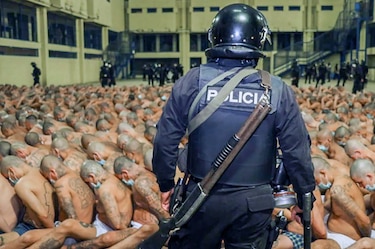 El Salvador declara emergencia máxima en cárceles por repunte de homicidios