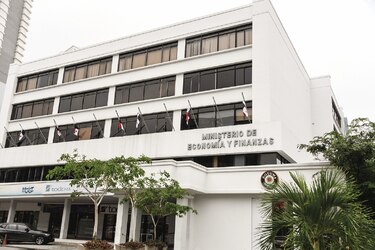 MEF prevé alza de 32% en ingresos corrientes